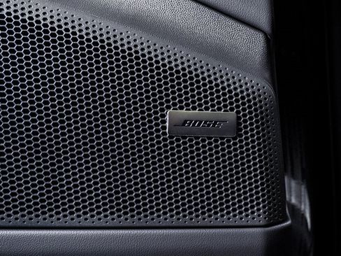 Certified 2025 Porsche Macan Electric image 27