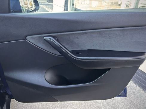 Used 2021 Tesla Model Y Long Range image 21