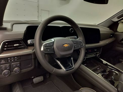 Used 2025 Chevrolet Tahoe Premier AWD/4WD image 4