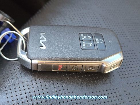 Used 2024 Kia Carnival EX FWD image 30