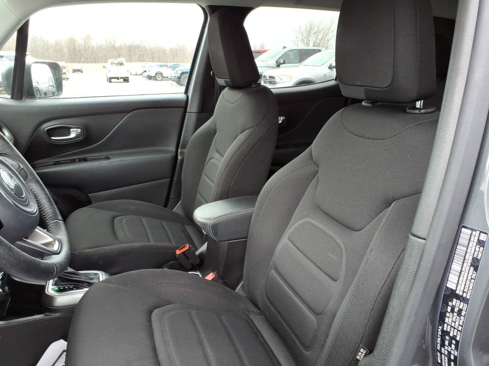 Used 2022 Jeep Renegade Latitude w/ Convenience Group AWD/4WD image 13