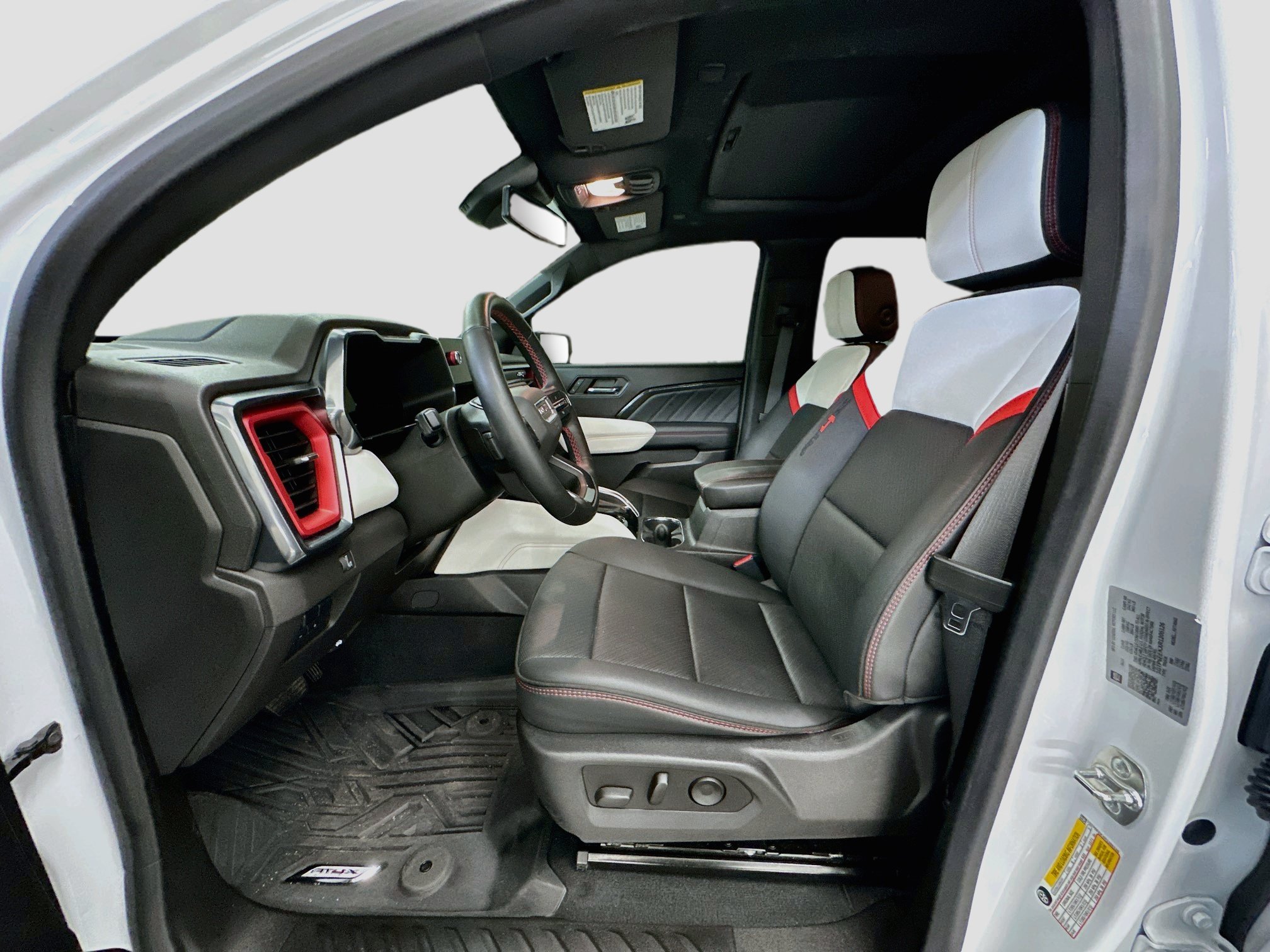Used 2024 GMC Canyon AT4X AWD/4WD image 13