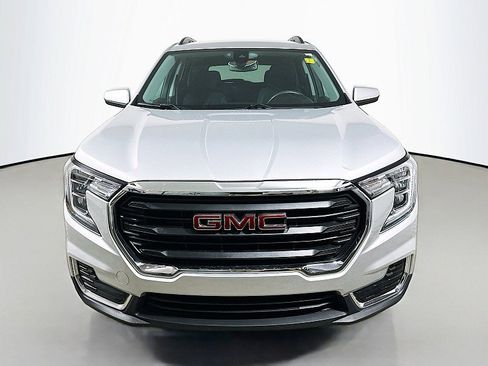Used 2022 GMC Terrain SLE w/ Driver Convenience Package image 2