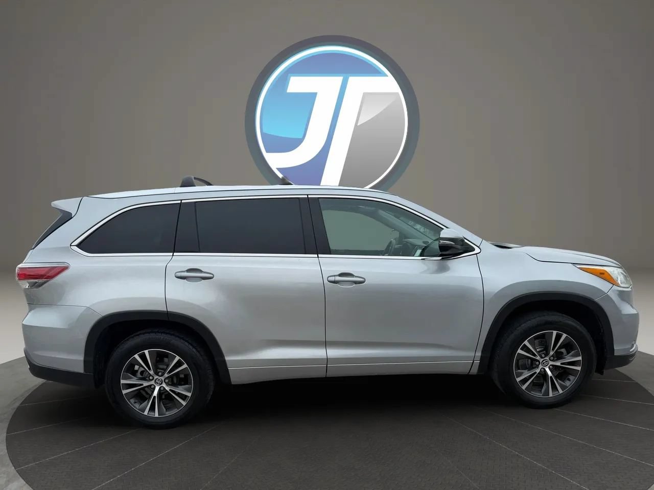 Used 2016 Toyota Highlander XLE FWD image 18