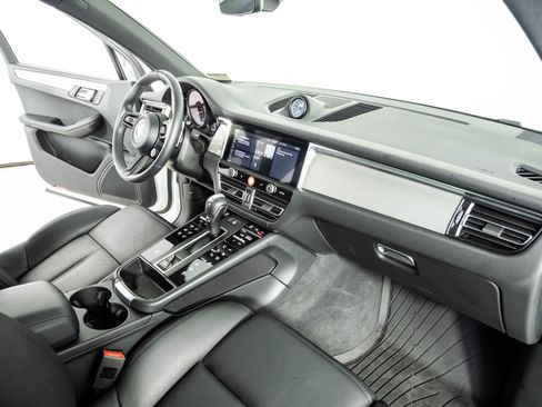 Certified 2026 Porsche Macan AWD/4WD image 25