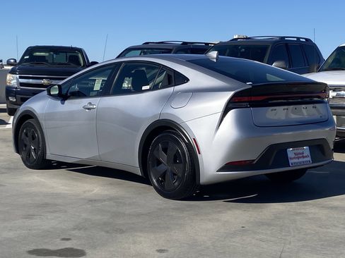 Certified 2025 Toyota Prius LE image 5