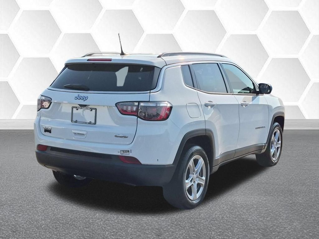 Used 2023 Jeep Compass Latitude AWD/4WD image 3