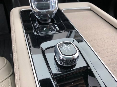 New 2026 Volvo XC90 B6 Plus w/ Protection Package Premier image 32