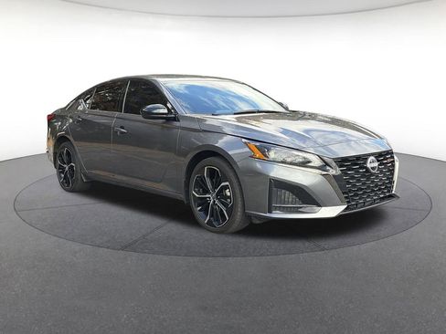 Certified 2025 Nissan Altima 2.5 SR image 9