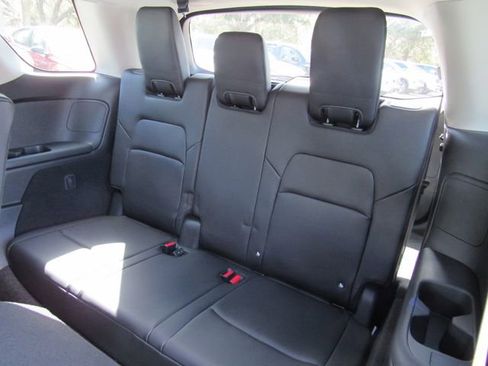 New 2026 Nissan Pathfinder SL FWD image 10