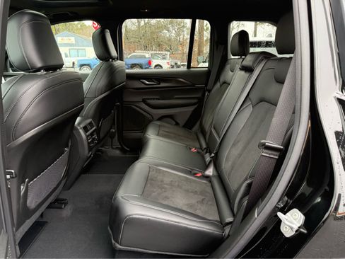 Used 2025 Jeep Grand Cherokee Altitude AWD/4WD image 22