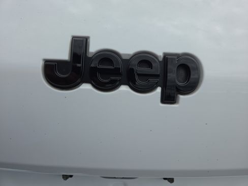 Used 2023 Jeep Grand Cherokee L Laredo AWD/4WD image 24