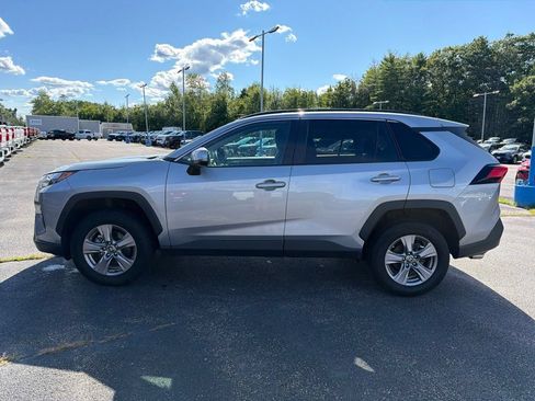 Used 2025 Toyota RAV4 XLE AWD/4WD image 3