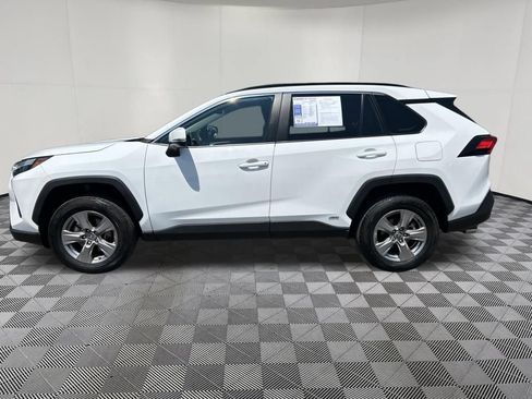 Used 2025 Toyota RAV4 XLE AWD/4WD image 4