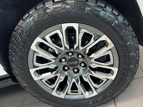 Used 2023 GMC Yukon XL Denali Ultimate AWD/4WD image 13
