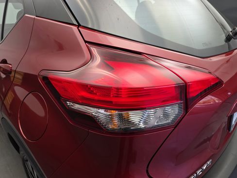 Used 2020 Nissan Kicks SV image 14