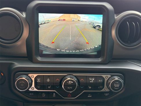 Used 2022 Jeep Wrangler Willys image 20