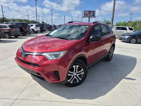 Used 2017 Toyota RAV4 LE FWD image 1