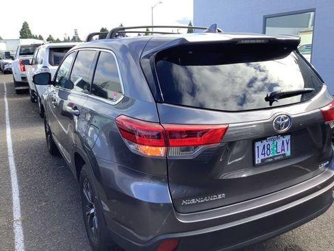 Certified 2018 Toyota Highlander Plus AWD/4WD image 3