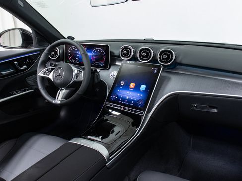 Used 2025 Mercedes-Benz C 300 4MATIC Sedan image 15