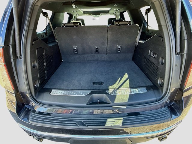 Used 2023 Chevrolet Suburban Premier AWD/4WD image 28