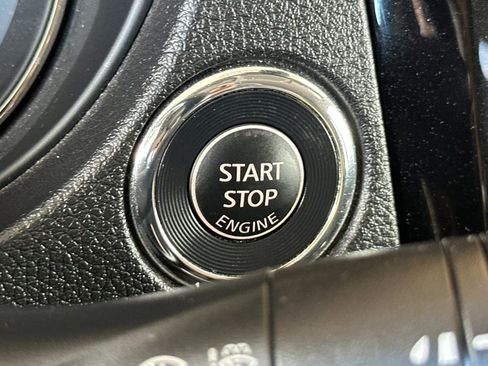 Used 2020 Nissan Rogue SV FWD image 29