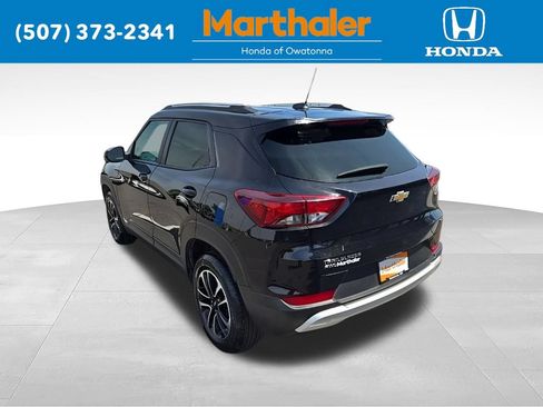 Used 2025 Chevrolet TrailBlazer LT AWD/4WD image 3