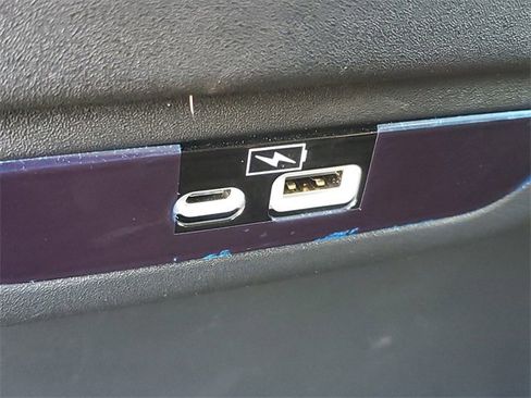 Used 2022 Chrysler Pacifica Touring-L image 13