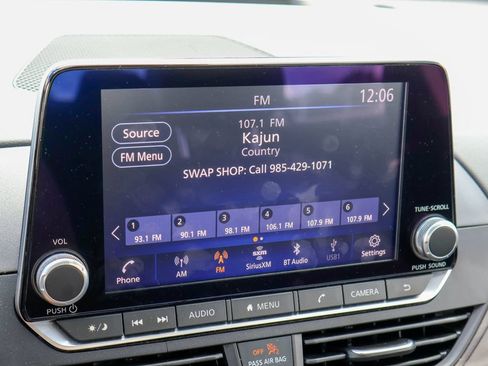 Used 2025 Nissan Altima 2.5 SV FWD image 3