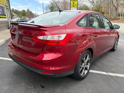 Used 2014 Ford Focus SE w/ Equipment Group 201A FWD image 5