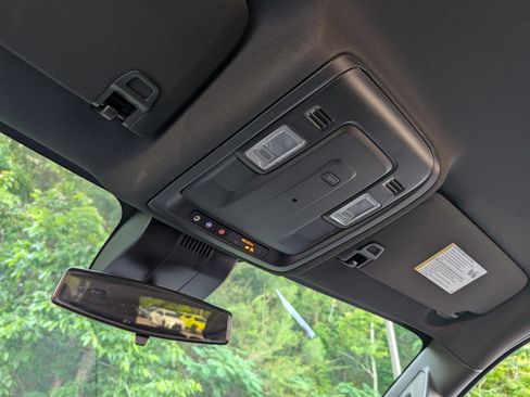 Used 2024 Chevrolet Suburban LS RWD image 31