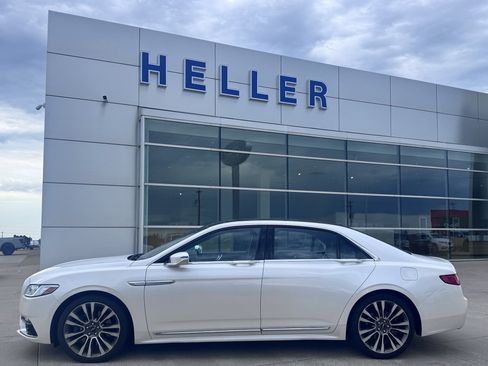 Used 2017 Lincoln Continental Reserve w/ Climate Package AWD/4WD image 3