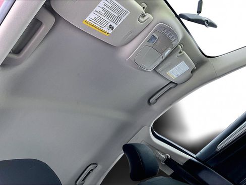 Used 2018 Ford Fusion SE image 22