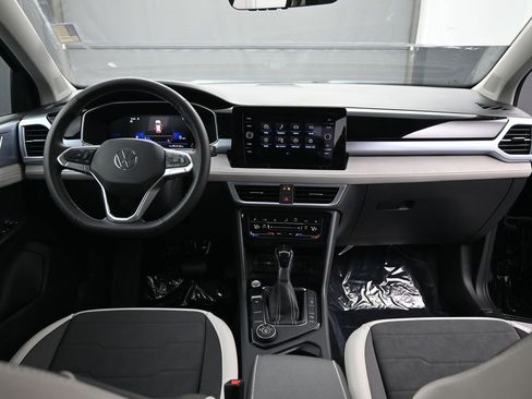 Used 2025 Volkswagen Taos SE image 46