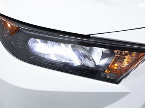 Used 2021 Toyota RAV4 LE w/ Carpet Mat Package (TMS) image 28