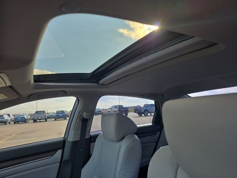 Used 2018 Honda Accord Touring image 11