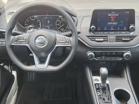 Used 2022 Nissan Altima 2.5 SV FWD image 25