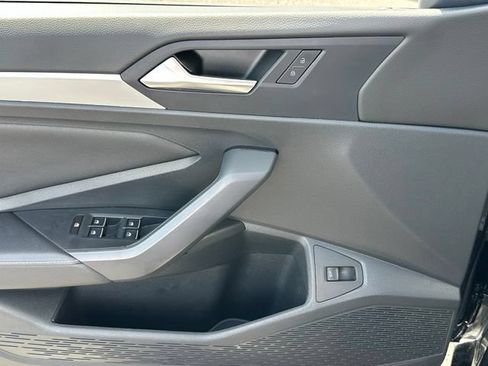 Certified 2025 Volkswagen Jetta Sport FWD image 17