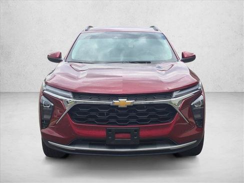 Used 2024 Chevrolet Trax LT w/ Driver Confidence Package FWD image 2