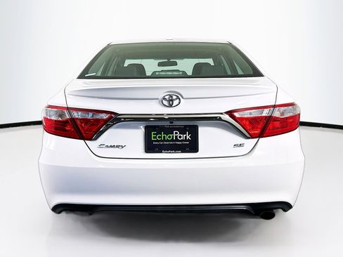 Used 2016 Toyota Camry SE w/ Moonroof Package image 7
