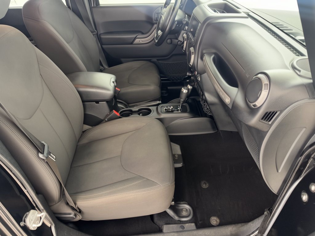 Used 2018 Jeep Wrangler Unlimited Sport AWD/4WD image 30