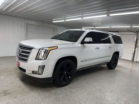 Used 2016 Cadillac Escalade ESV Platinum image 3