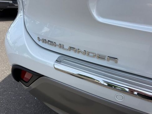 New 2026 Toyota Highlander Platinum AWD/4WD image 8