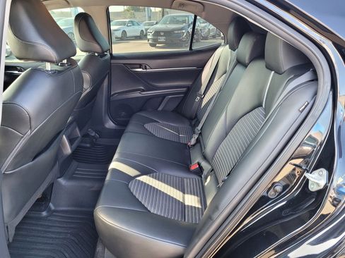 Used 2022 Toyota Camry SE image 12