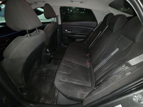 Used 2024 Hyundai Elantra SEL image 9