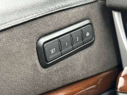 Used 2020 Cadillac Escalade ESV Luxury image 20