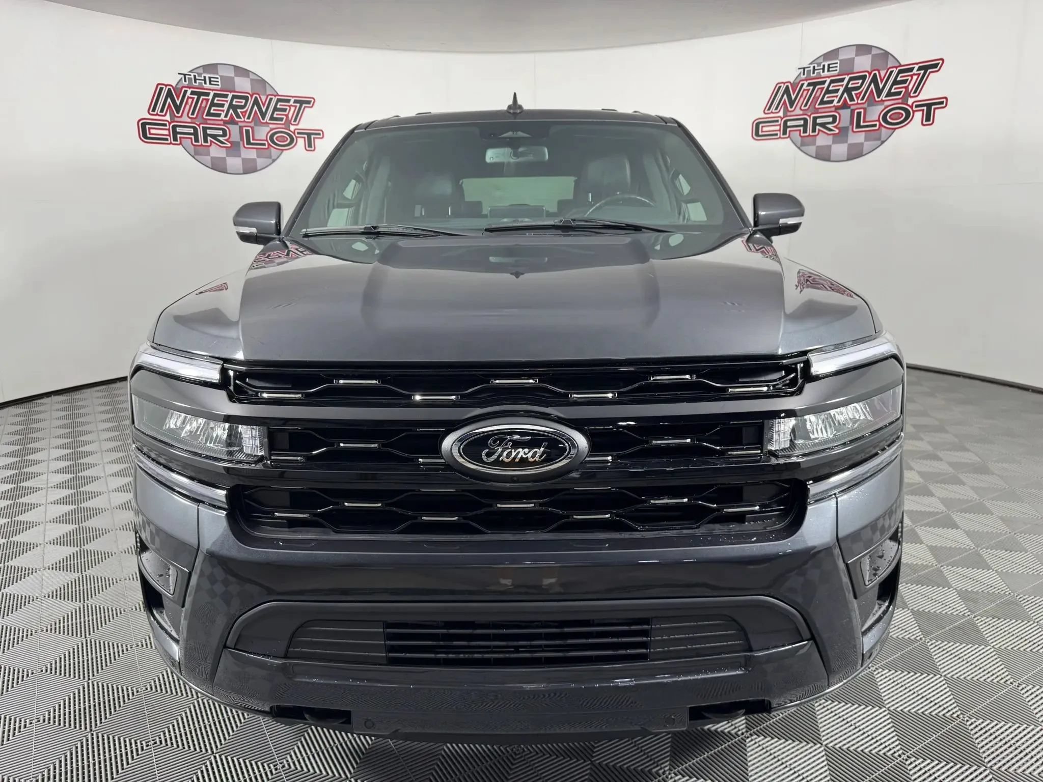 Used 2024 Ford Expedition Max Limited AWD/4WD image 2