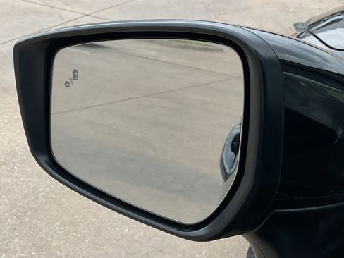 Used 2025 Nissan Versa SV image 11