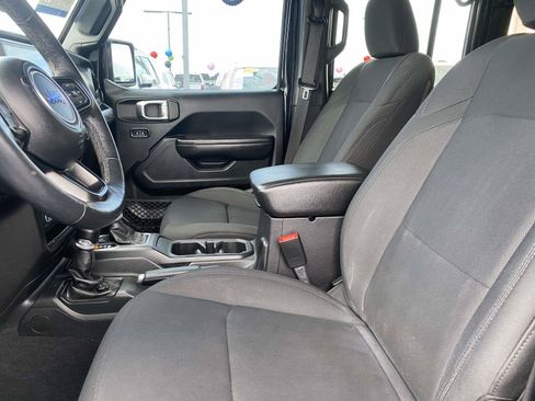 Used 2018 Jeep Wrangler Unlimited Sport S AWD/4WD image 15