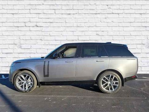 New 2025 Land Rover Range Rover SE image 2